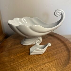 Porcelain Shell Shaped Pedestal Bowl & Scoop WHITE ESSENTIALS 
Milk glass box